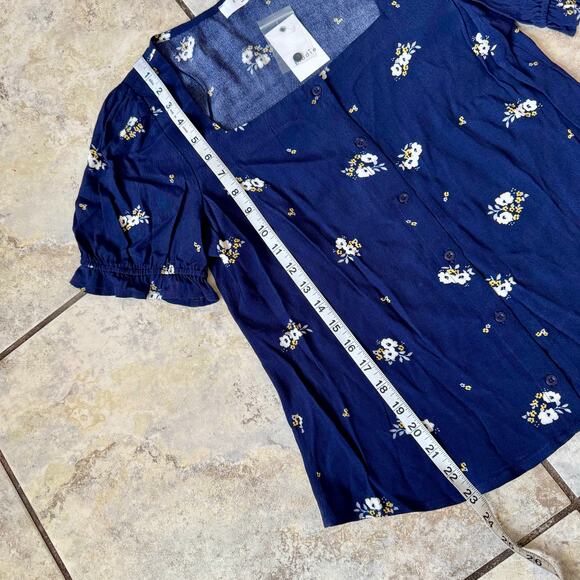 Elodie Women's Size Medium Navy Blue Floral Puff Sleeve Button Up Blouse Top NWT - Picture 6 of 9